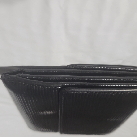 Louis Vuitton Epi Matte Leather Elise bi fold wallet in black. - Picture 4 of 11